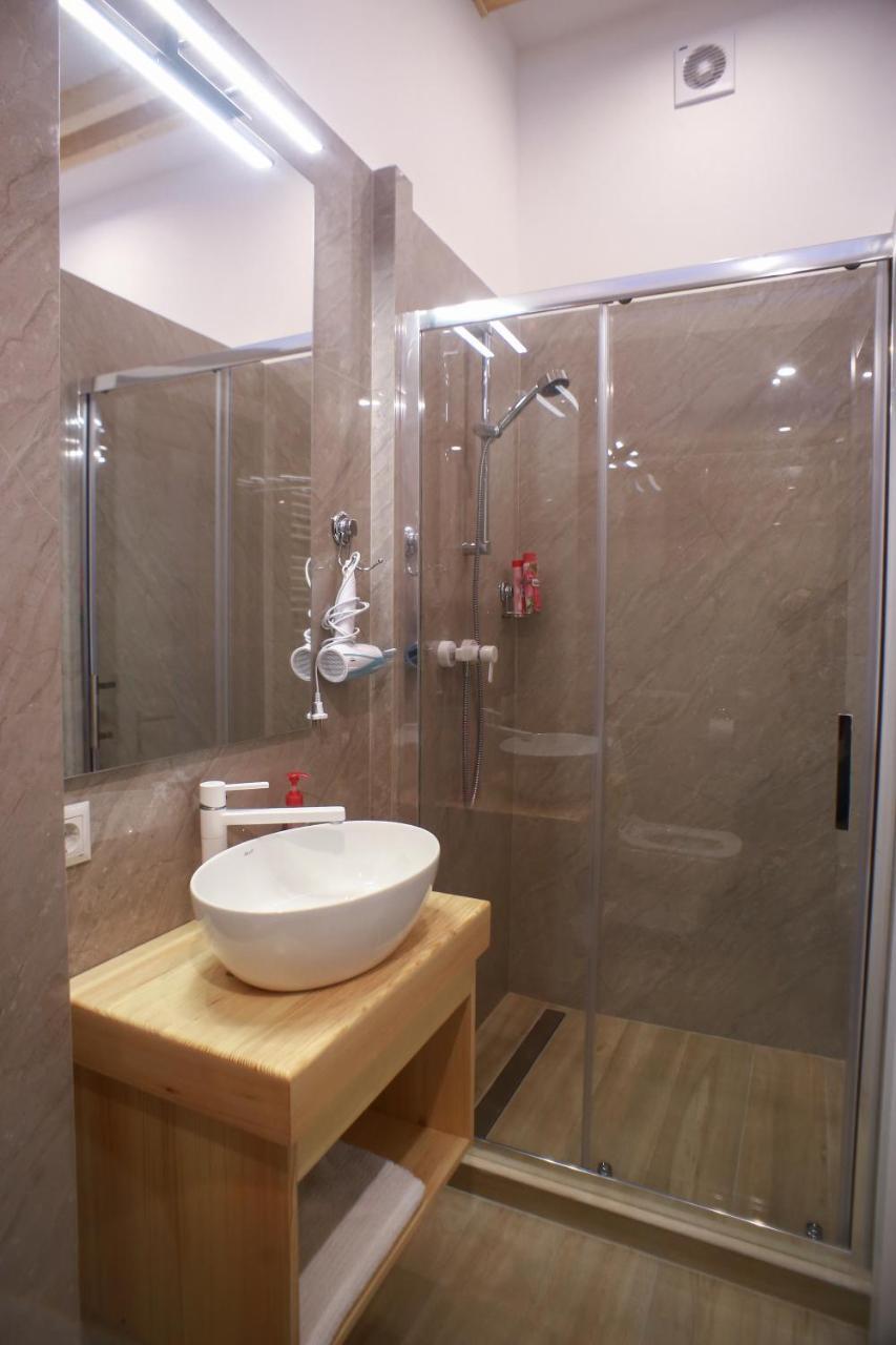 Leogrand Apartment On Drohobycha Lviv Dış mekan fotoğraf