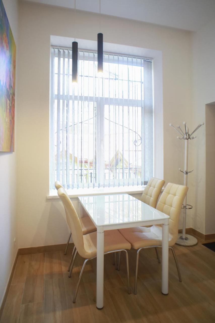 Leogrand Apartment On Drohobycha Lviv Dış mekan fotoğraf