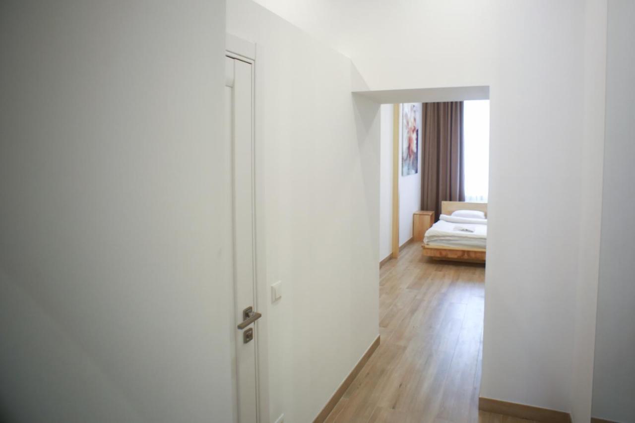 Leogrand Apartment On Drohobycha Lviv Dış mekan fotoğraf