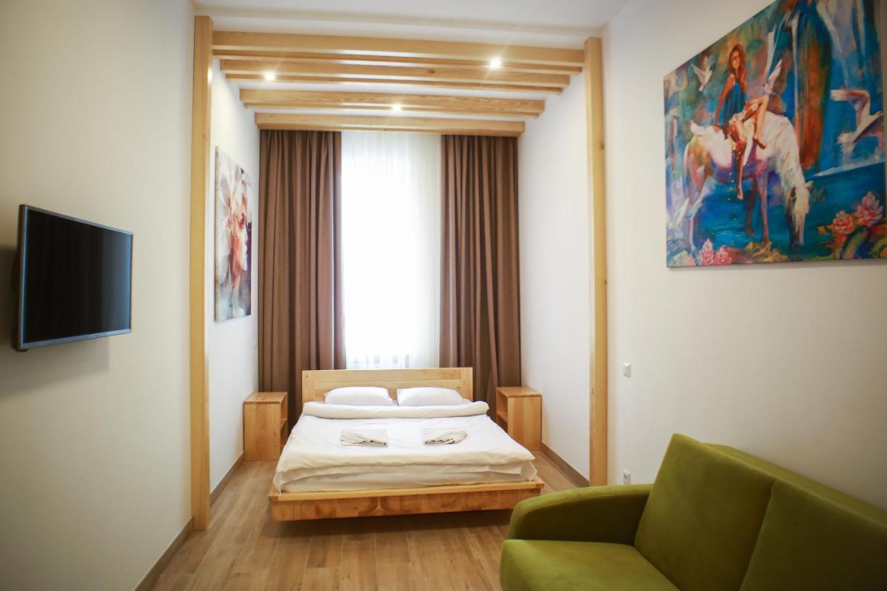 Leogrand Apartment On Drohobycha Lviv Dış mekan fotoğraf